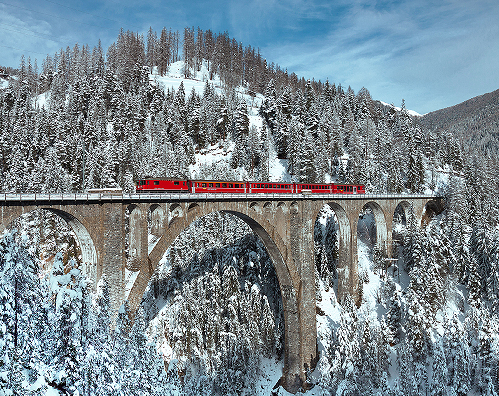 Фотообои Красный поезд C-377 (3,0х2,38 м), Дивино Декор 1