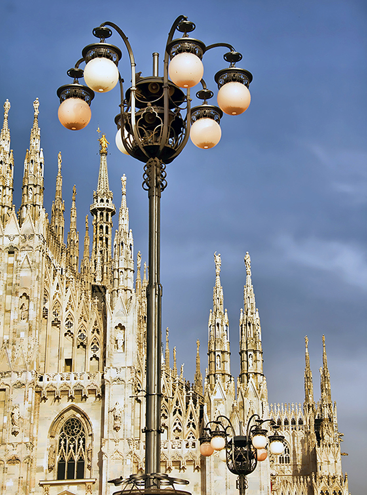 Фотообои Фонарь у Миланского собора С-240 (2,0х2,7 м), Дивино Декор 1